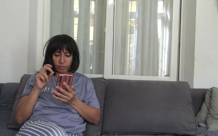 Stepmom Susan: La mia matrigna ha fatto foto del mio cazzo per...