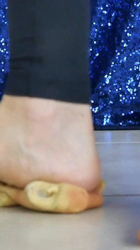 Asmr Crush Barefeet: Piglet