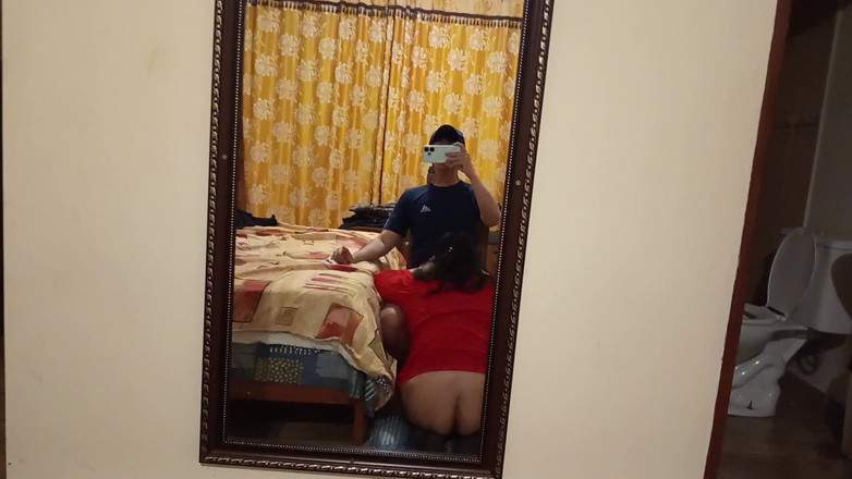 Moo DBOXXX: 熟女 Christian 喜欢吮吸我的鸡巴，她对我上瘾了，每天都想要做爱