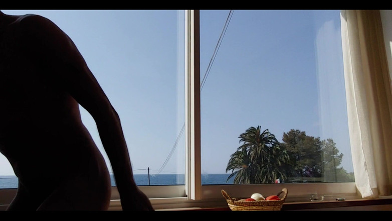 Boy jerking off: その2 足元でごめんなさい黒い靴下を履いていて、付いている綿に気づかなかった