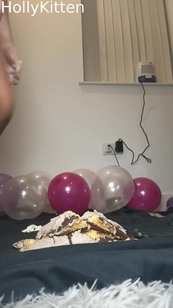 Holly Kitten: HollyKittenn - 4K Birthday cake bash