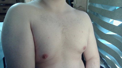 Himbo_Fox: Muskularny jock bawi się sutkami przed kamerą