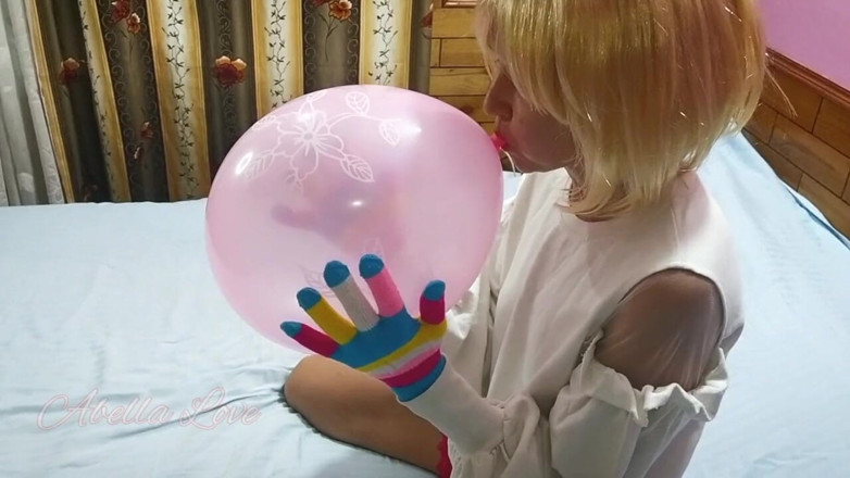 Abella Love: Dziwaczna dziewczyna wyskakuje balonem w dupę