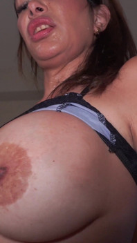 Styvmamma Alondra fångar mig onanerar - deepthroat, stående skrivbord knulla &creampie