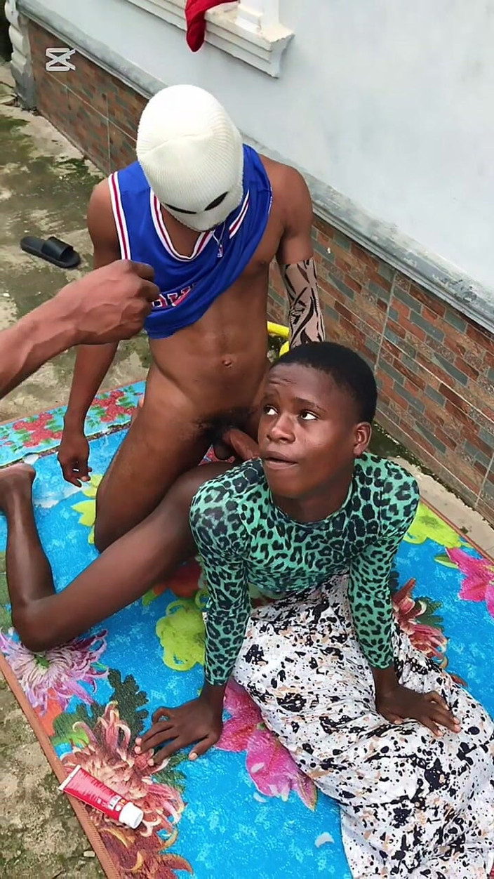 BLACKSHOOTERR: Outside His House Compound Having Anal Sex