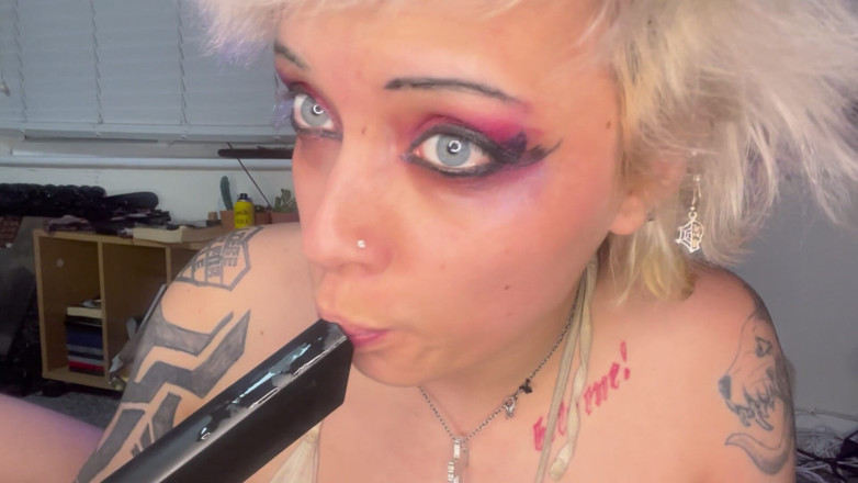 Glitterqueen1999: Vacuuming My Tongue and Licking the Vacuum