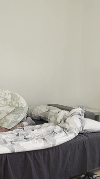Svedl a přivedl svého nevlastního bratra k orgasmu