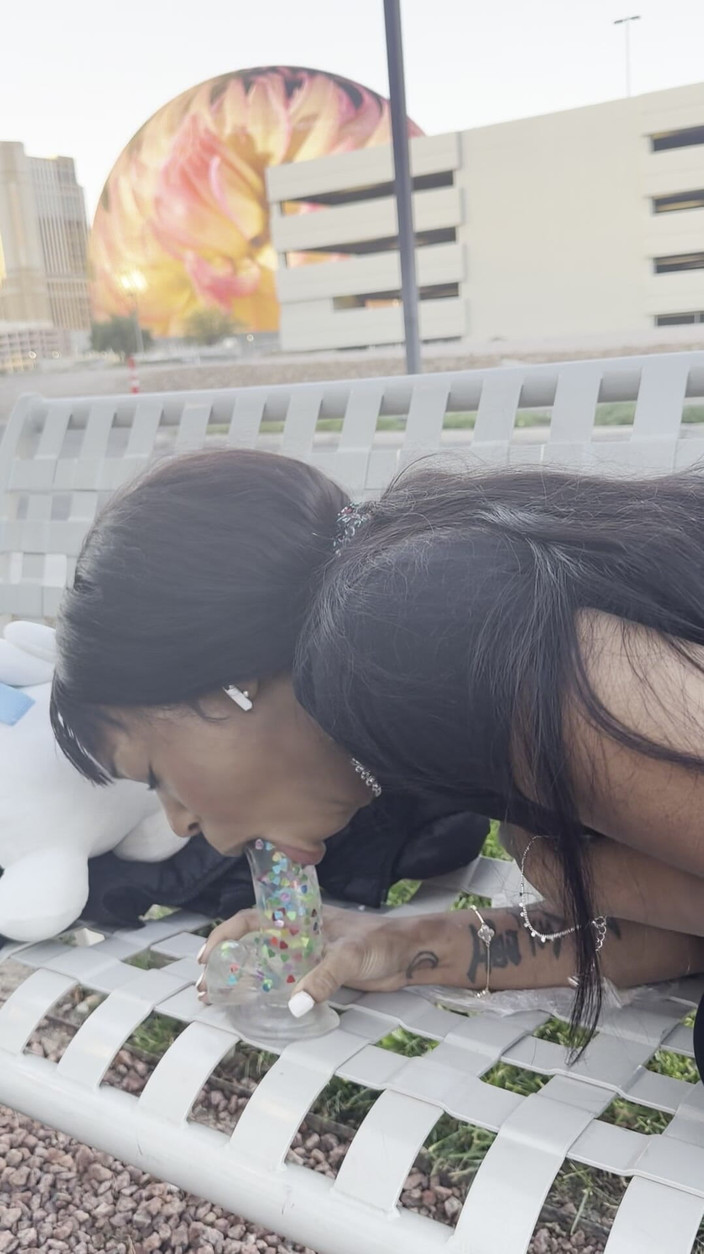 Kimmy Charms: Sání robertku a šukání análního stříkání