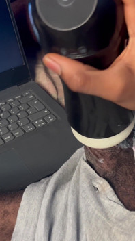 Užívám si moji kundičku při sledování krásného těla mé přítelkyně