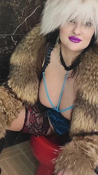 Goddess in Furs, Toilet Slavery
