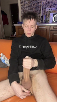 Sesión de bomba de mano se desarrolla para corrida de twink incontrolable