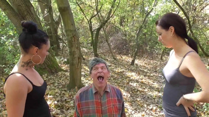 Femdom Austria: Le cendrier de la forêt et la crachatne !