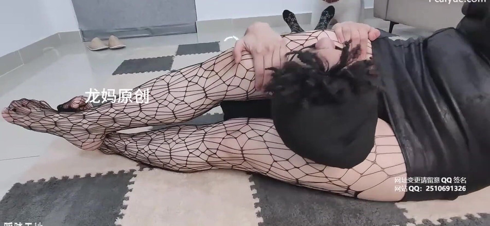 Giantess Domination: Strumpfhosen-amazonen-mädchen headscissors teil 3