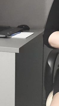 Aku selingkuh dari suamiku sama bosku di kantor.