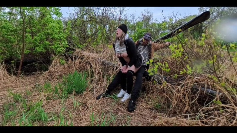 Mya Lane: Hete babe gebruikt in de natuur komt hard klaar en...