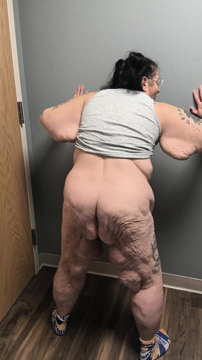 HerculesnVENUS: 她太该死的下流撸了她的阴蒂