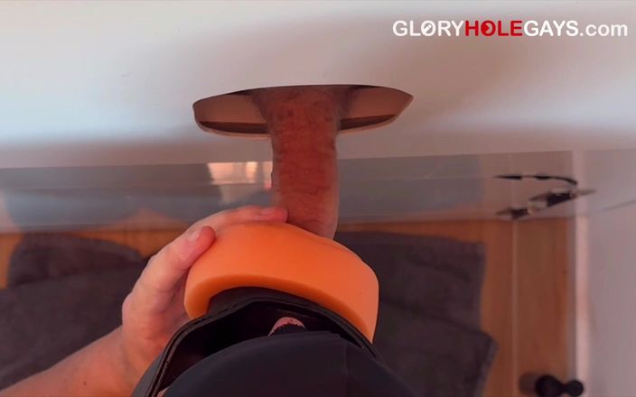 GLORYHOLEGAYS: Jebanie ciasnej gejowskiej cipki sextoy w Gloryhole - Just Like a...