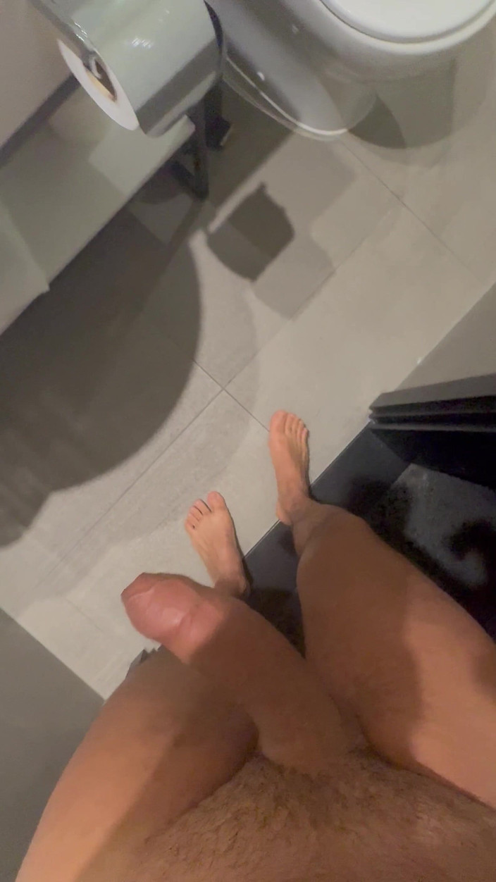 Hot dick in your ass: ¿Quieres una lluvia dorada? Después puedo correrme en tu boca.