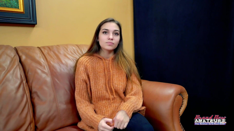 Brand New Amateurs: Moja cutie coed friend oszukuje Kataljna Kittin cipki do cipki...