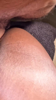 Dvojitý výstřik v POV. Stříkám do její kundičky a do jejího zadku