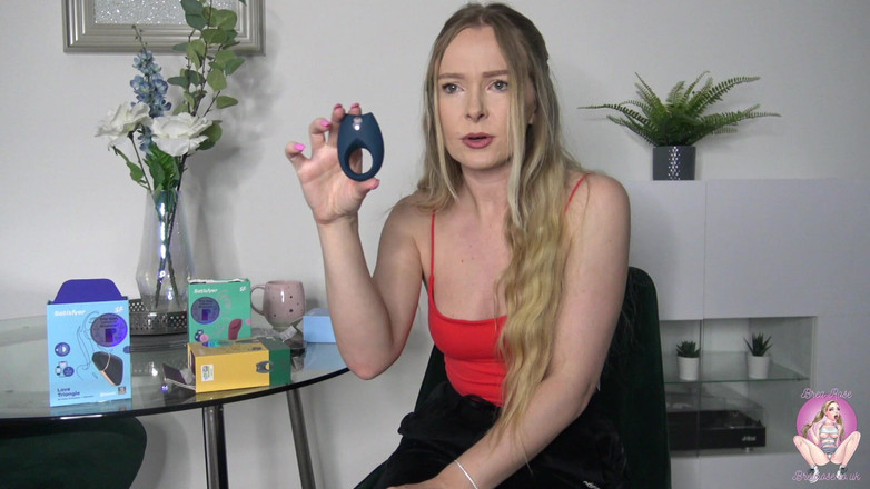 Brea Rose: Mở hộp đồ chơi thỏa mãn