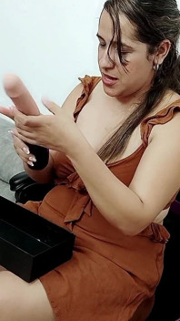 Mein honeyplaybox sexspielzeug kommt bei mir masturbiert an und es wird so heiß, dass ich squirte - Porno En Espaol
