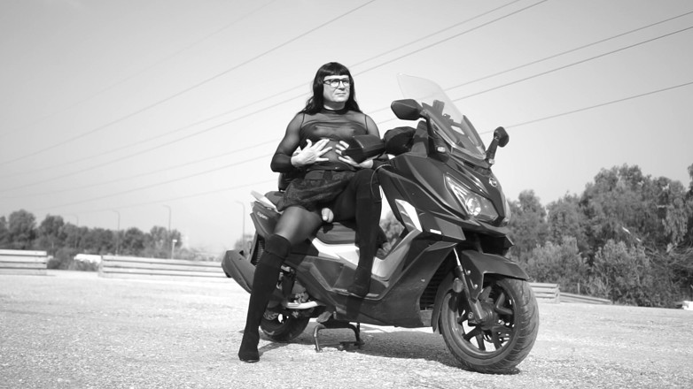 Voyager: Crossdresser Ride Show