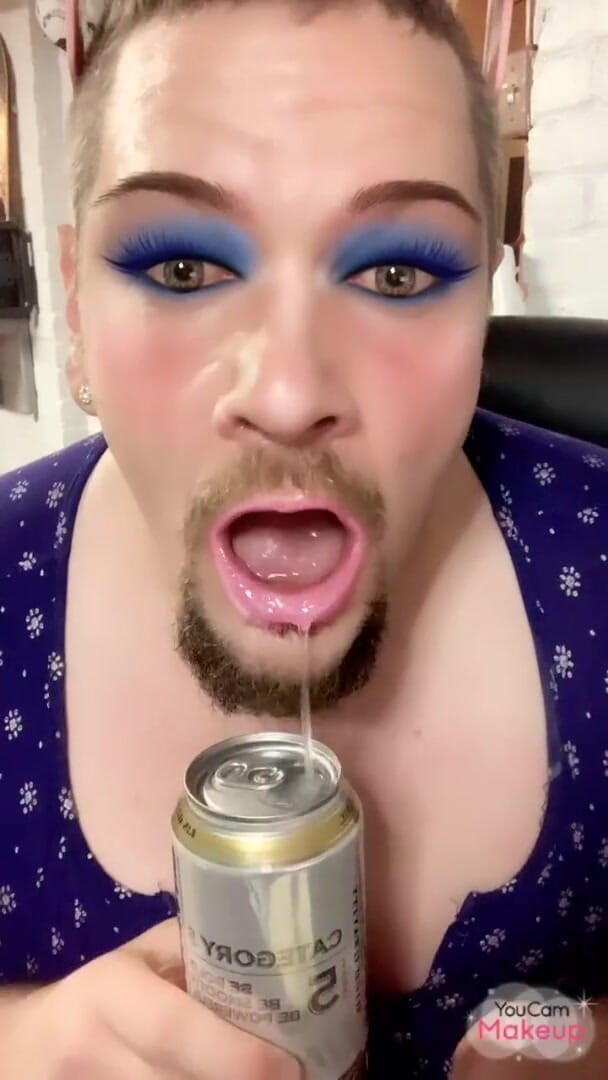 King Of Crossdress: Sání objektů