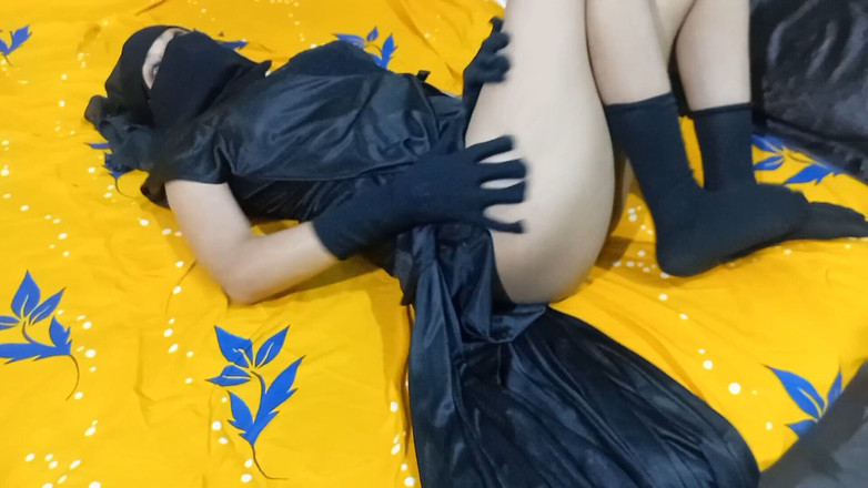 MrsShivani: Istri muslim yang lagi sedih ini kesepian gara-gara dientot sama...