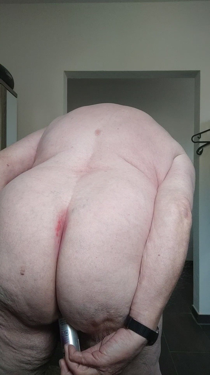 Karlchengeil: Olycka i röven och straff