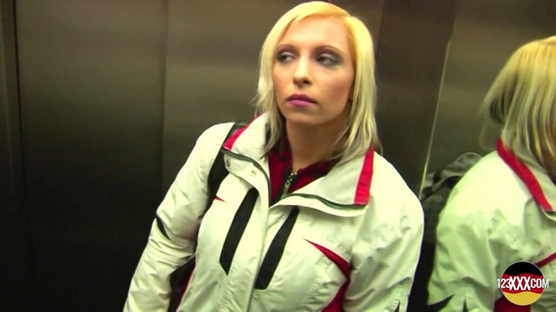 123XXX - Fucked Amateurs in Germany!: Sexy blonďatá děvka z Německa dostane obrovskou nálož po celé...