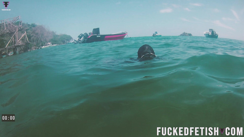 Fucked fetish: Kostenlose tauchflossen unter offenem meer, sexy latina-göttin