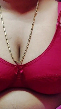 Mohini Bhabhi přišla do svého domu nevlastního bratra