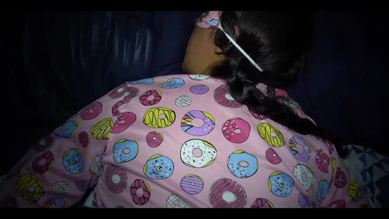 Anny Kitty: Tatlı üvey kız kardeşim onu yatak odasında ziyaret etmemi istedi ve...