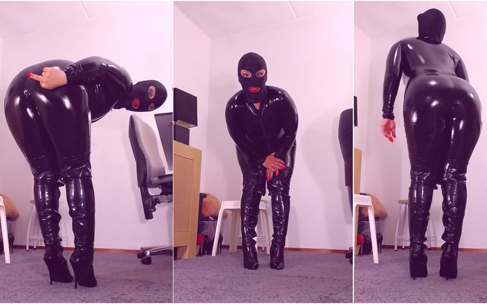 Nylon fetish 4u: 633. Поклонение богини в латексе блестящему телу в черном латексном комбинезоне, черной маске, блестящих высоких сапогах до бедра с каблуком на шпильке