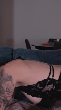 20 de minute de sex intens cu o MILF excitată