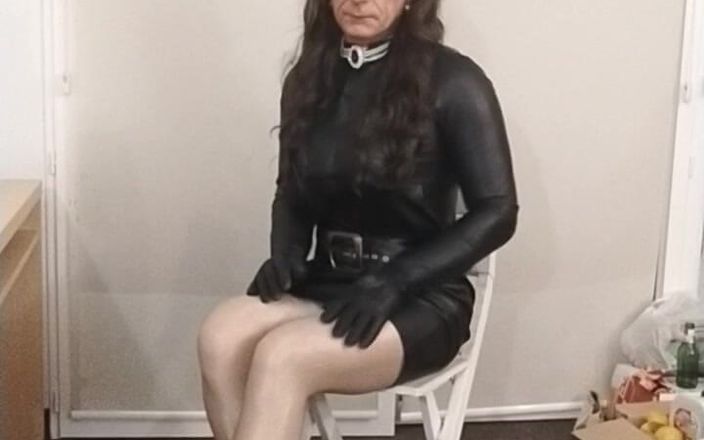 Madame Penelope studio: In Golden Tights