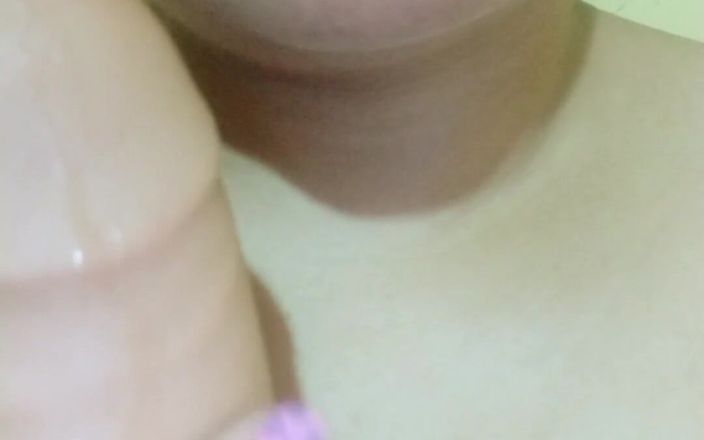 Carla Villalobos: 大屁股出轨荡妇妻子的深喉假阳具充满了精液
