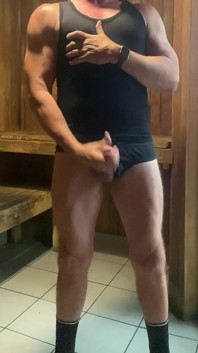 Dilf Jockdad87 ยิงน้ำว่าแตกโคตรเสียวในซาวน่า