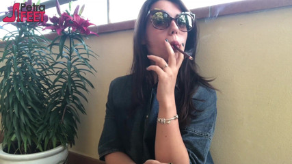 Smokin Fetish: Dává přednost venkovnímu kouření
