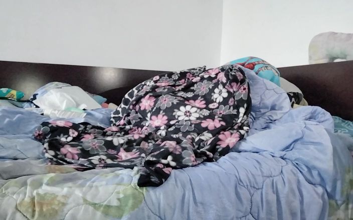 Mirsur: Latina sexy dançou nua em casa, buceta peluda, grandes mamas,...