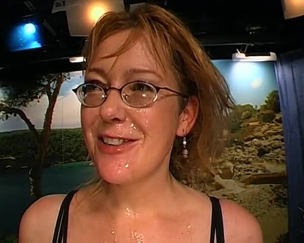 GGG John Thompson OLD STYLE: Loira MILF E Latina Cadela Garganta Profunda Gordura De 8 Polegadas...