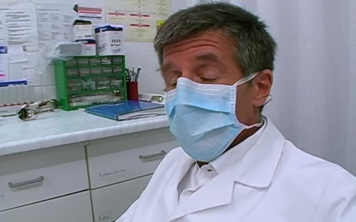 Klink by sextermedia: Doktorun ofisinde ateşli ıslak üçlü grup seks