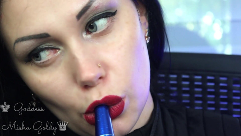 Goddess Misha Goldy: Porra na minha sedução borgonha e grande fumaça de narguilé!