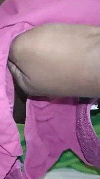젖탱이를 핥는 친구의 새엄마