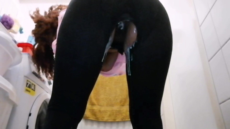 Sarah Fonteyna: Hernastrové prdí se svými kužely, zatímco stříkají