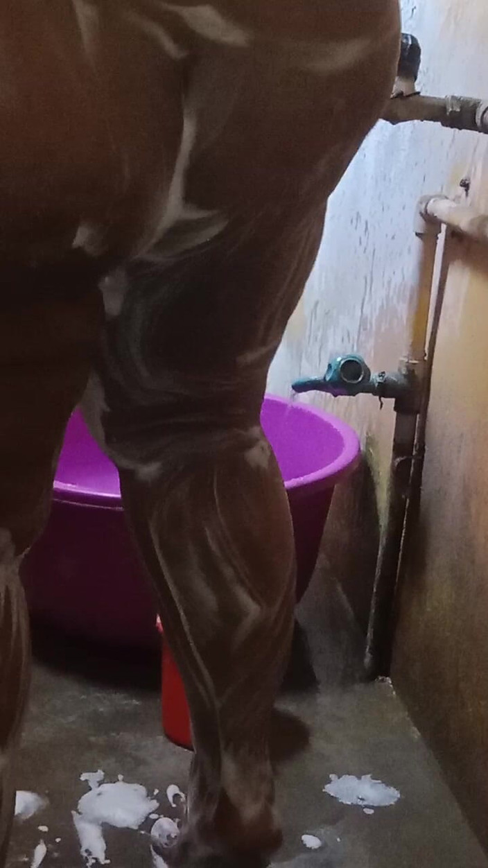 Tamil Anti Uma: Národní Dívka Moje Švagrová Mě Tajně Natáčela, Když Jsem Se Koupala,...