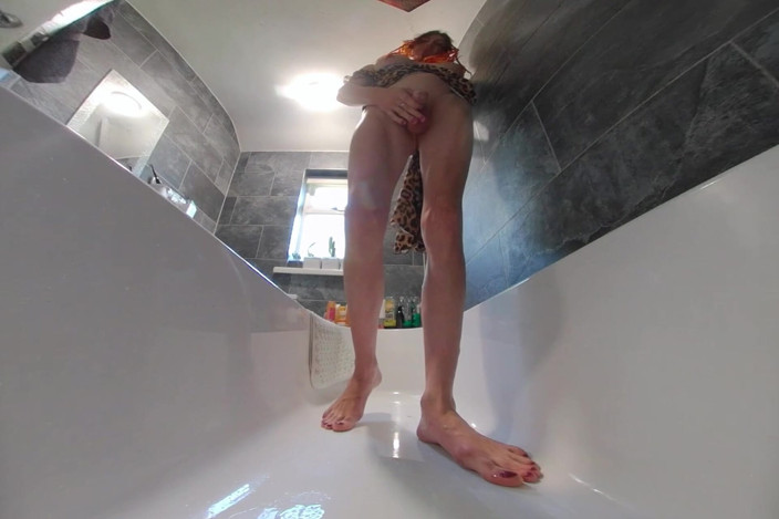 Perception of Depth - Jasmine_Dlight but VR: Jasmine_dlight - POV lågvinkel Futa Giantess pissar på dig i badet...