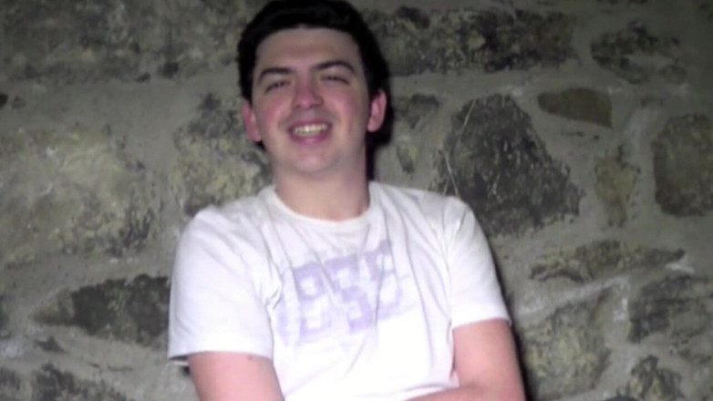 Gaybareback: Philip viene scopato senza preservativo da Edi in camera nel...
