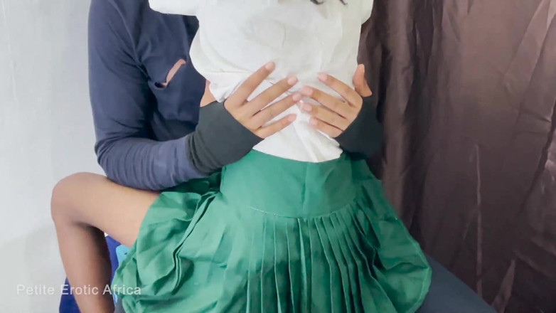 Petite Erotic Africa: น้อยรัก ขี่ควยแล้วให้แตกคาหีตูดแบน